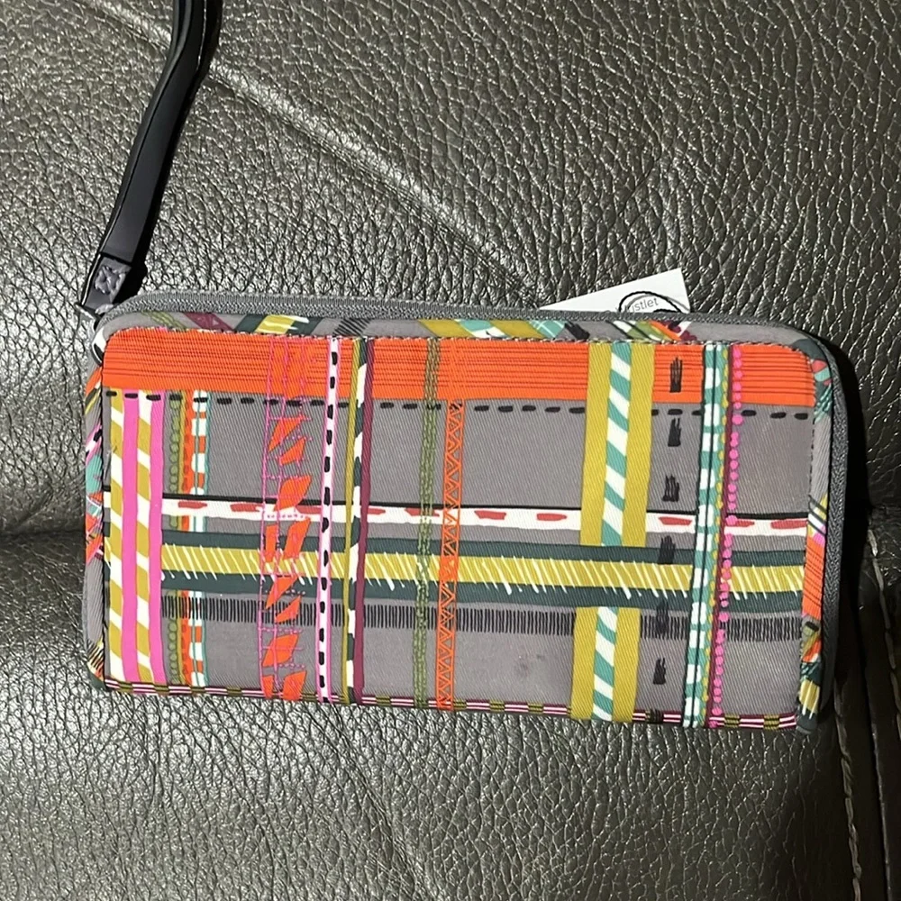 Vera Bradley midtown RFID wristlet in city plaid